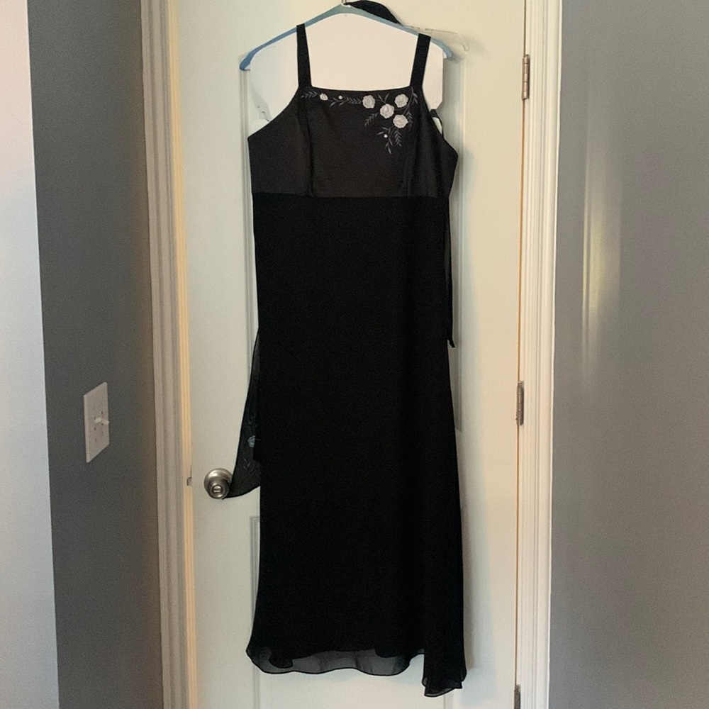 Patella Boutique Evening gown w/embroidered flower detail on chest & scarf  Sz16